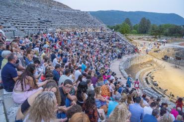 Στη Δωδώνη της τέχνης!