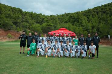 Δίπλα στους νέους διεθνείς ποδοσφαιριστές μας με το Βίκος Cola Elite Neon Cup